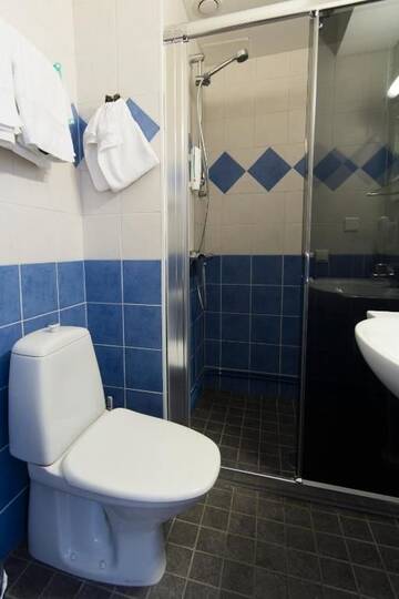 Фото номера Двухместный номер с 2 отдельными кроватями Отель Hotelli Pesti г. Паркано 8